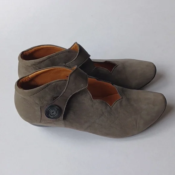 Think Aida Court Shoes Pumps Mary Jane Suede Leather SZ 39 Gray Taupe - Picture 3 of 16